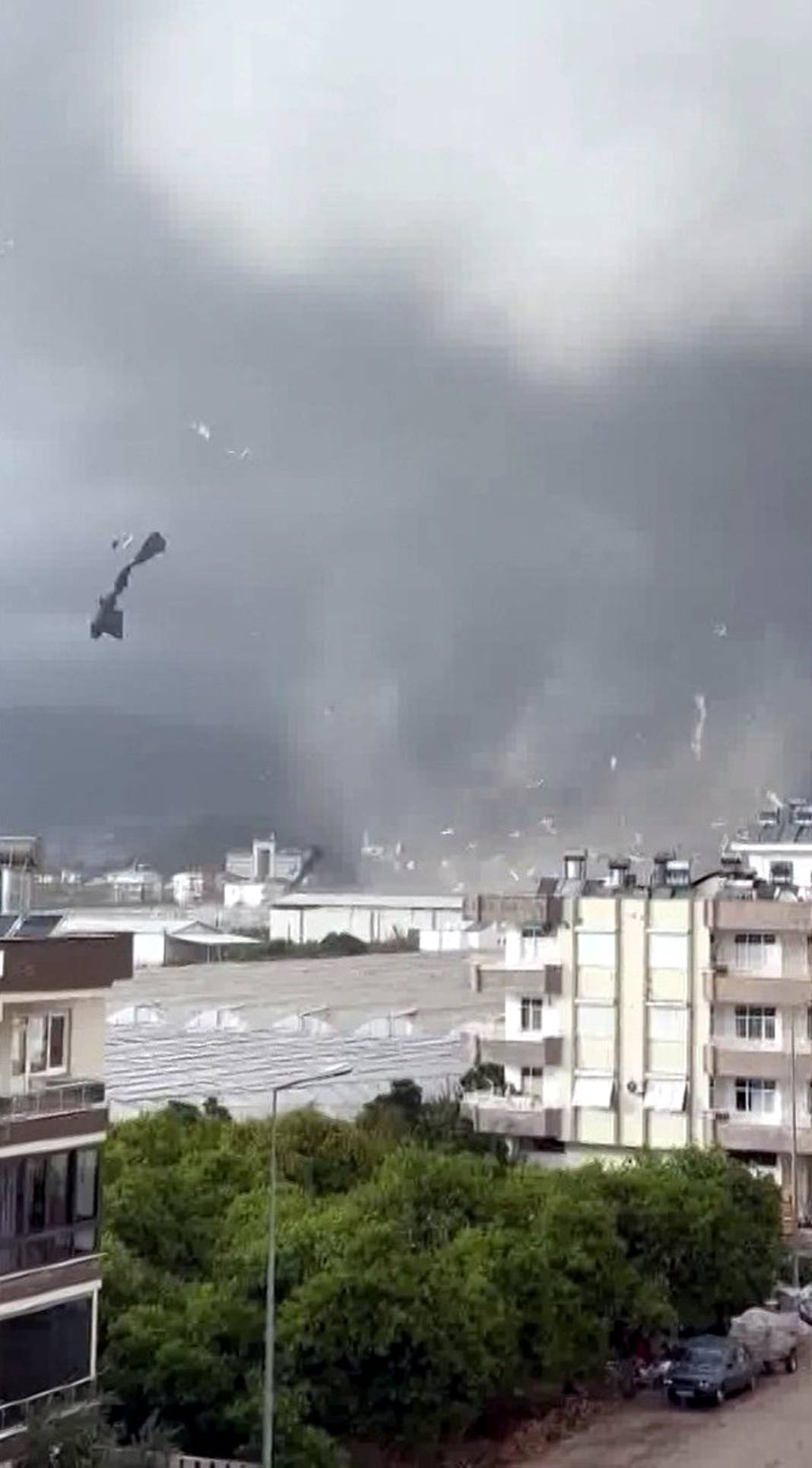 Seralar hayalet gibi uçtu! Pencereden bakan Antalyalılar gözlerine inanamadı 63